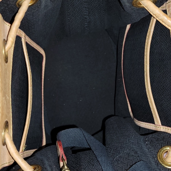 Dooney & Bourke bucket bag - Picture 6 of 9